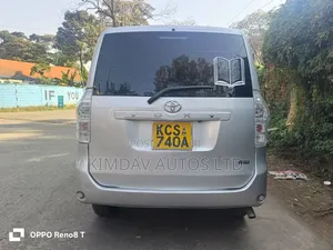Toyota Voxy 2011 Silver