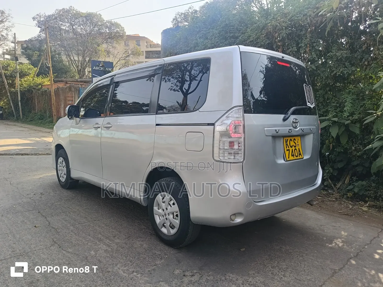 Toyota Voxy 2011 Silver