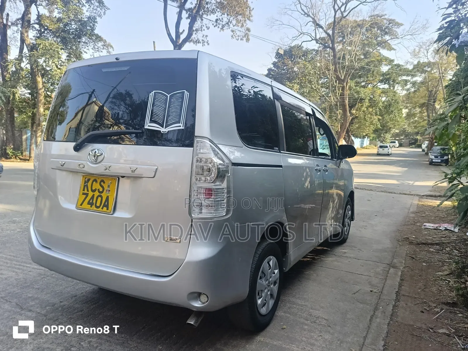 Toyota Voxy 2011 Silver