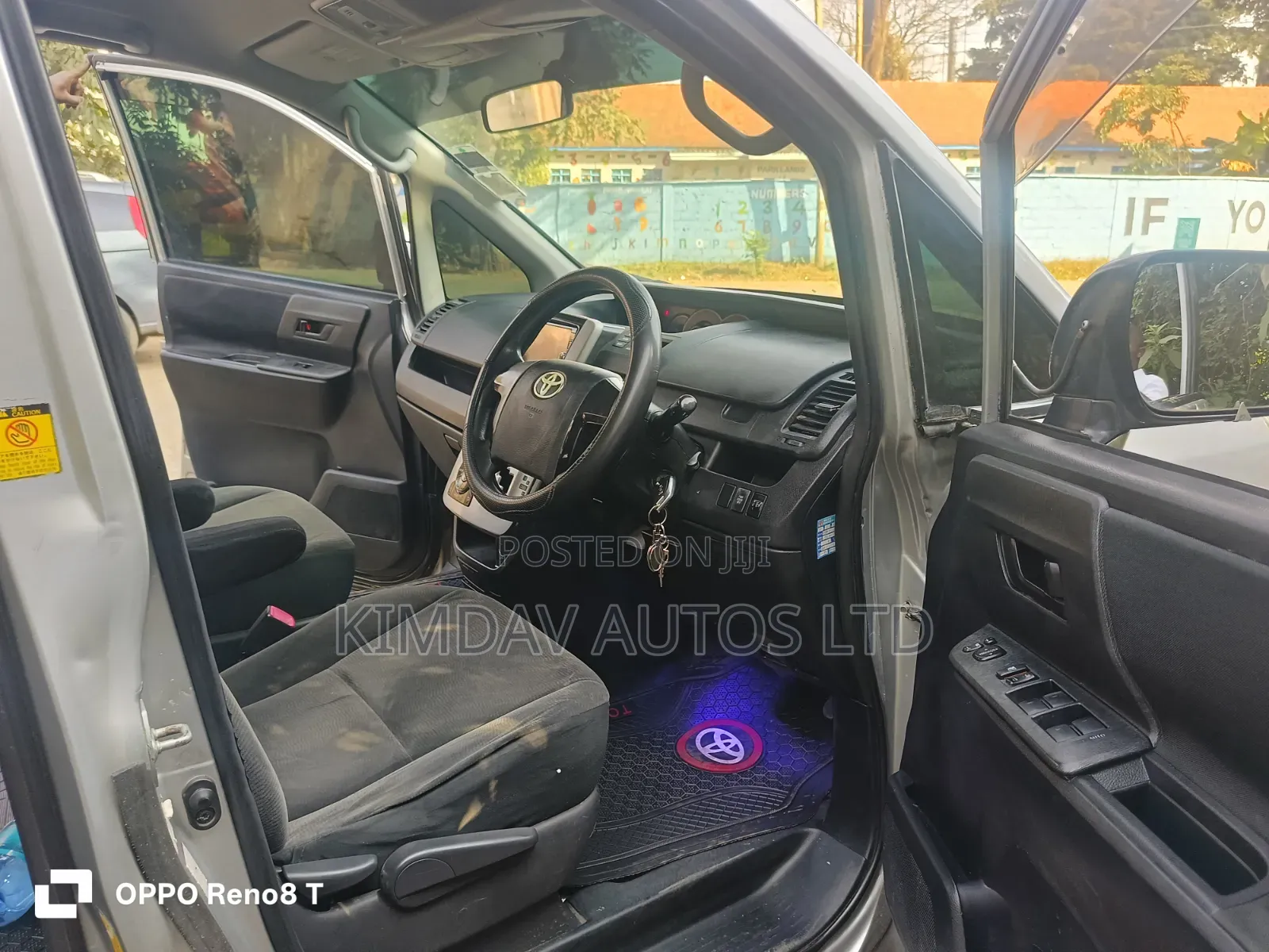 Toyota Voxy 2011 Silver