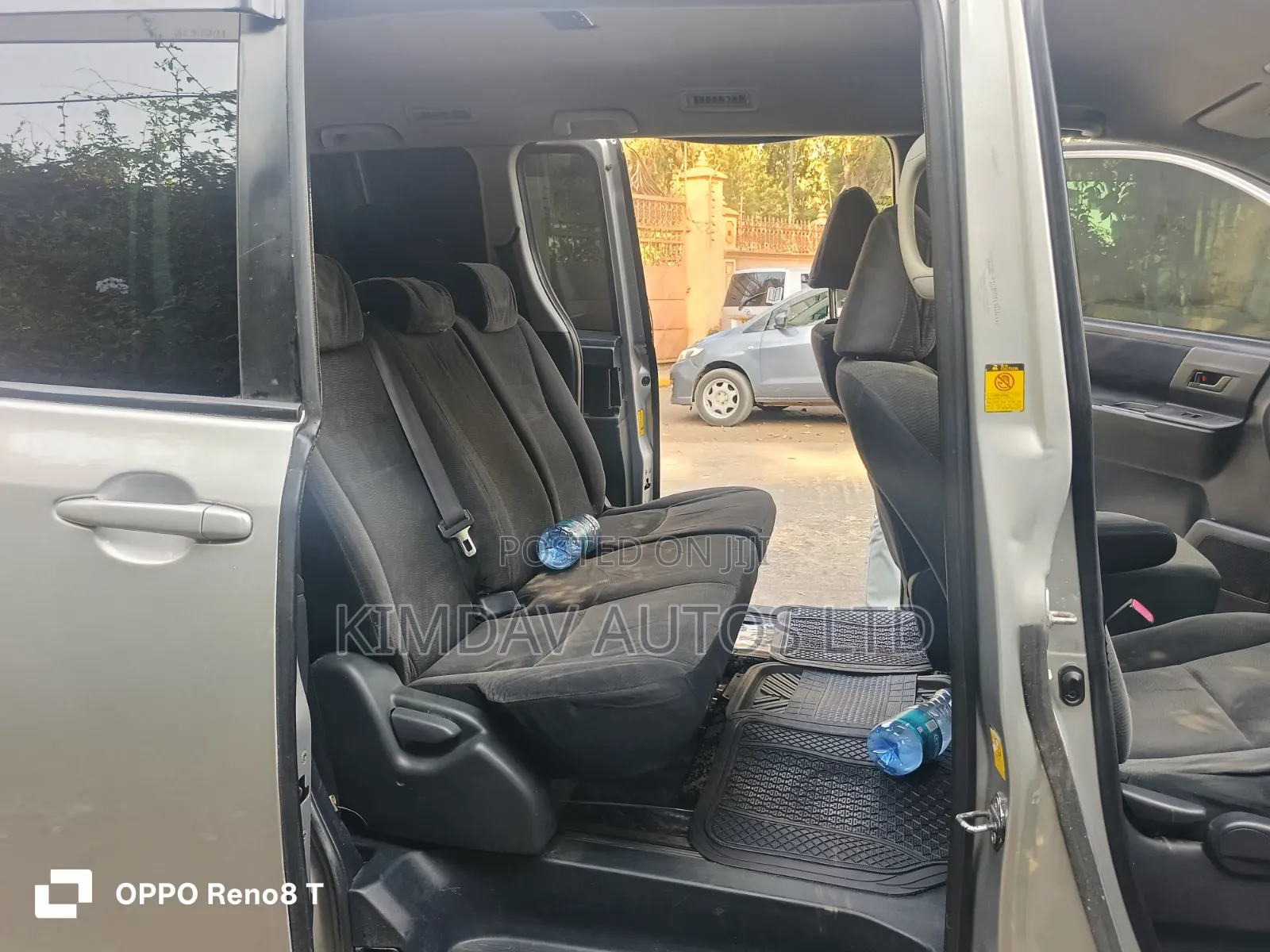 Toyota Voxy 2011 Silver