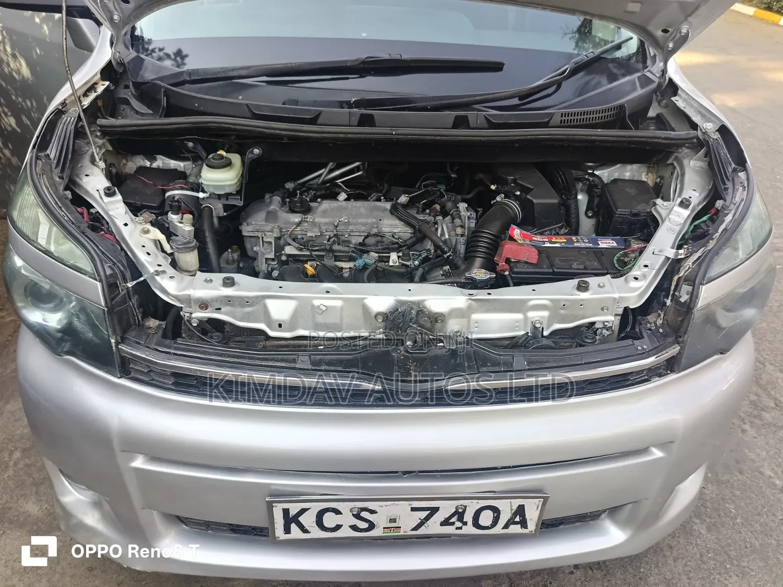 Toyota Voxy 2011 Silver