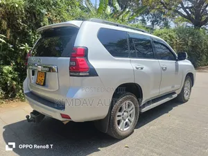 Toyota Land Cruiser Prado 2011 Silver
