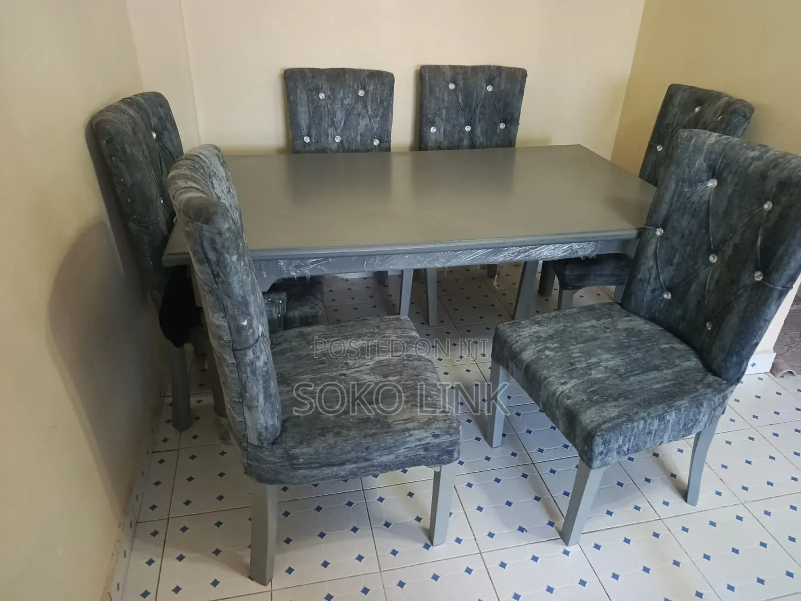 Six Seater Dinning  Set