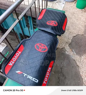Toyota Stylized Floor Mats With Diamond Grip Texture Pattern 5pc Set