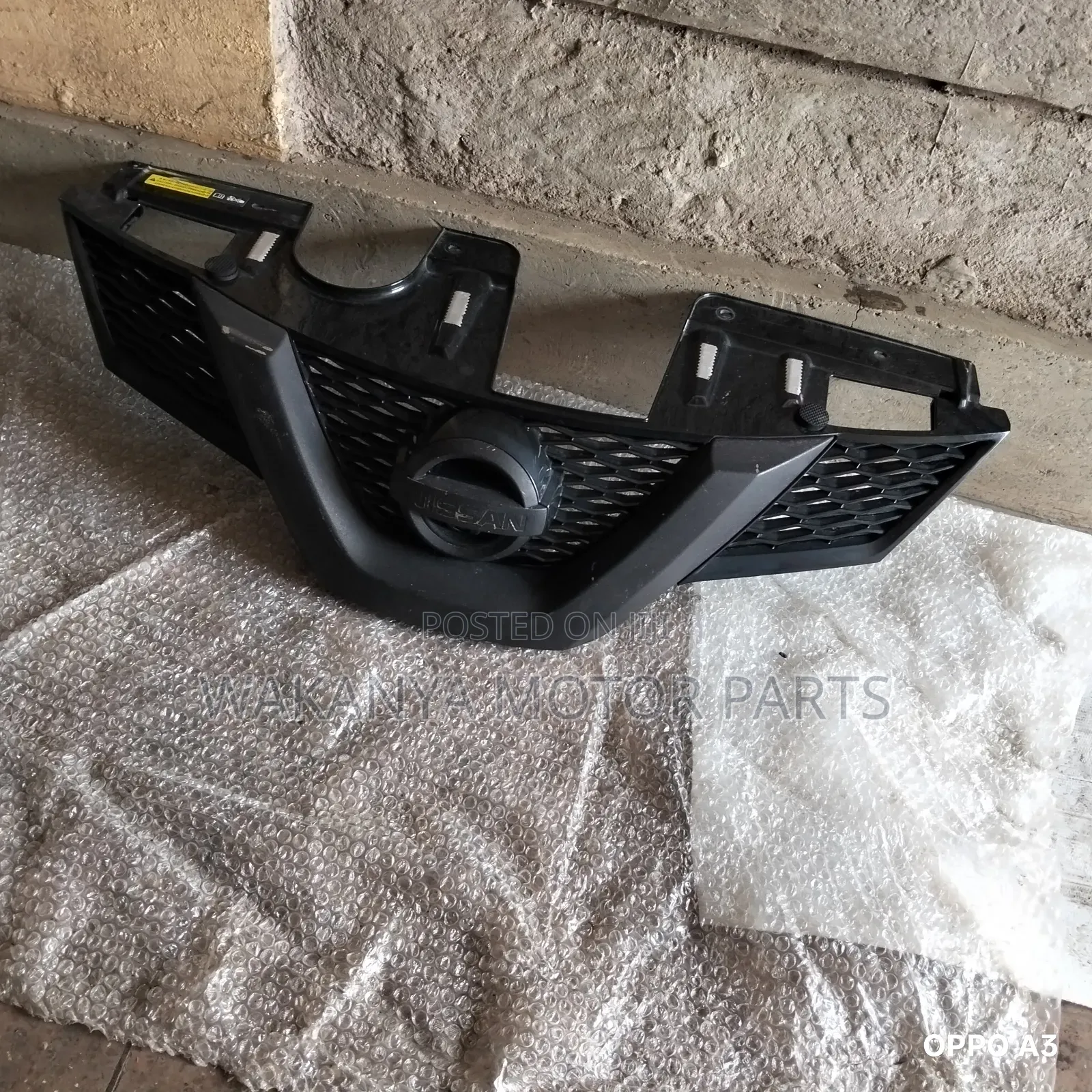Nissan X-Trail NT32 Grille, Original Ex Japan Parts