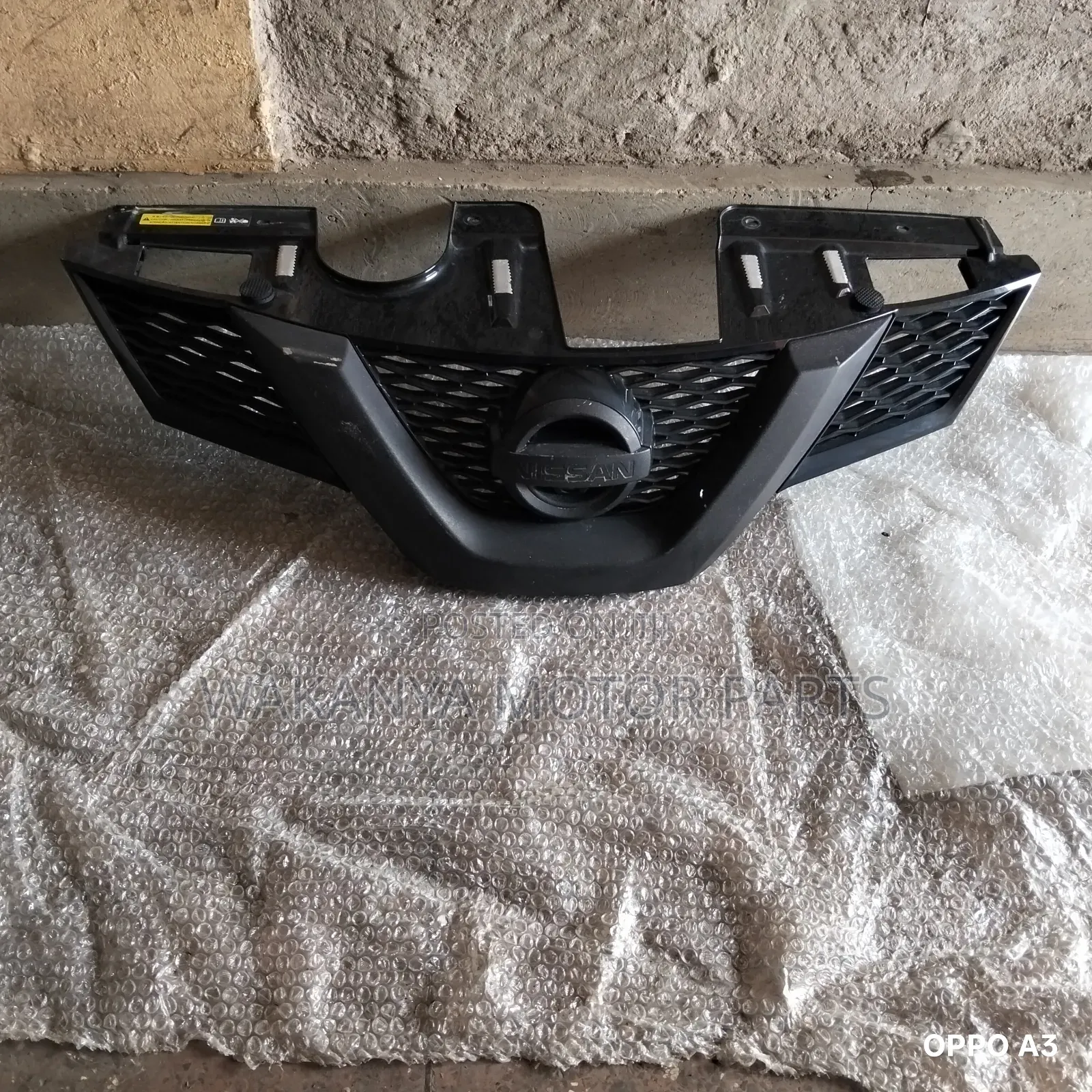 Nissan X-Trail NT32 Grille, Original Ex Japan Parts