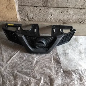 Nissan X-Trail NT32 Grille, Original Ex Japan Parts