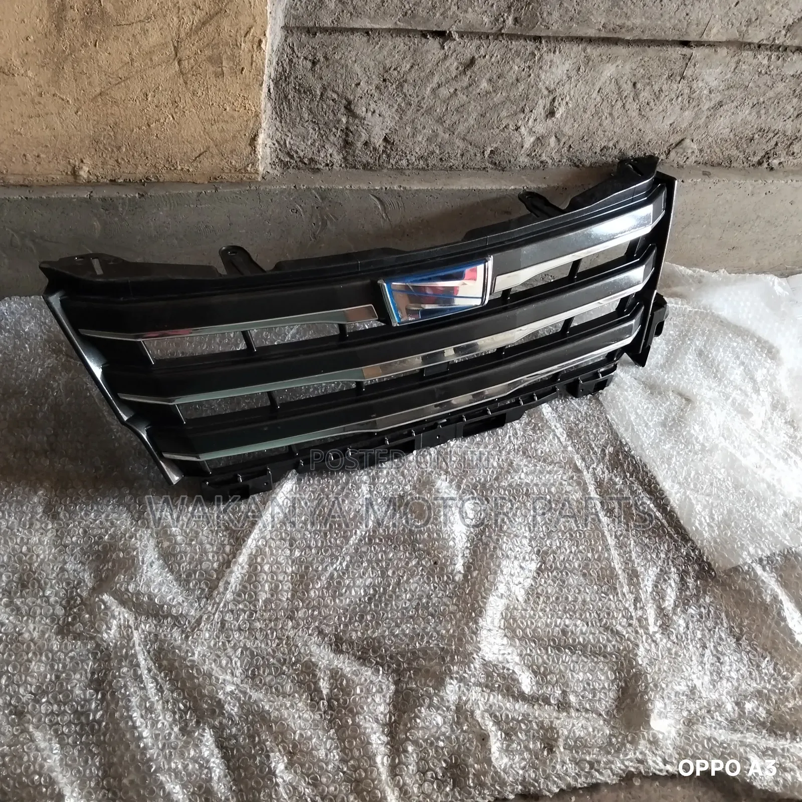 Toyota Noah New Model 2015/2018 Grille Complete With Logo, Ex Japan