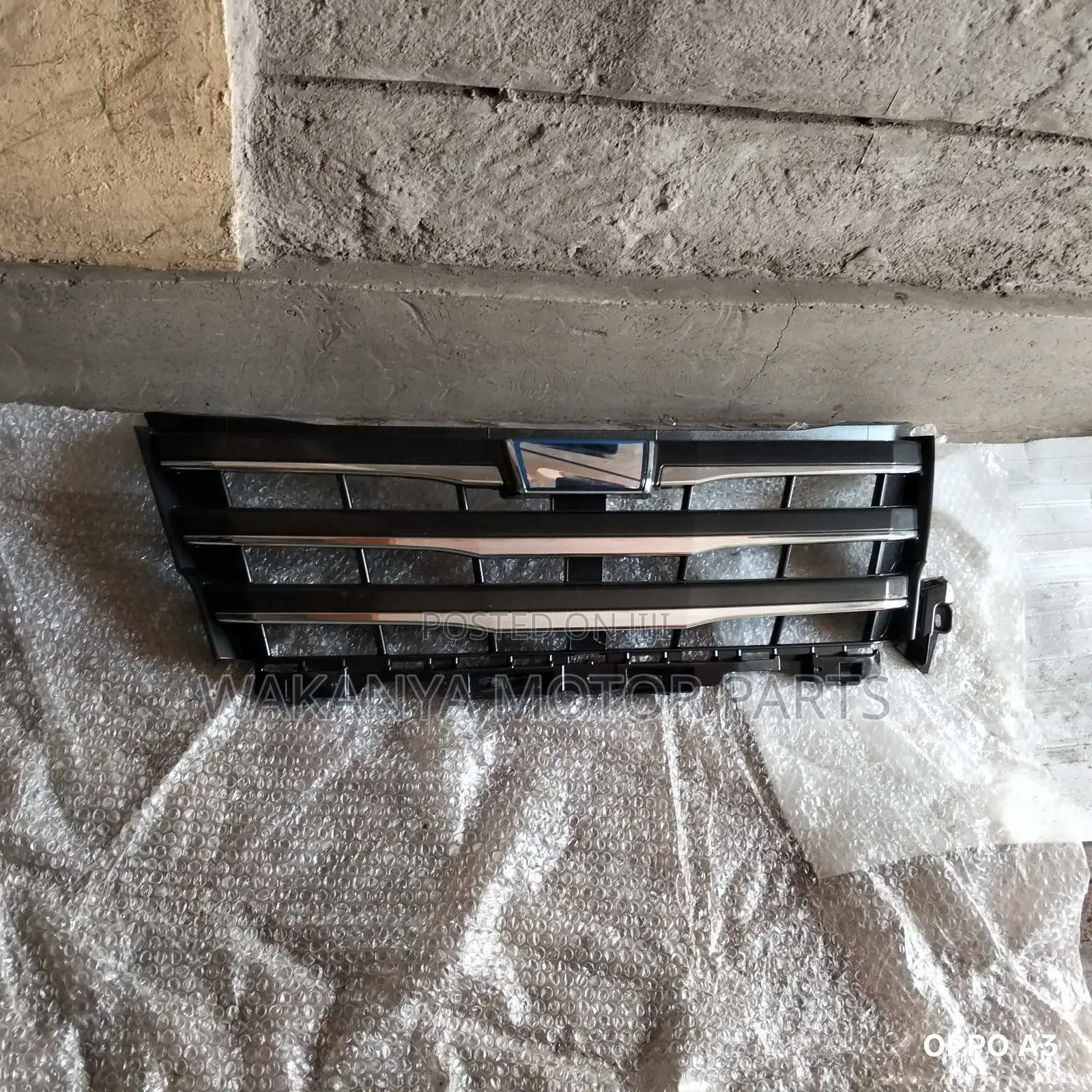 Toyota Noah New Model 2015/2018 Grille Complete With Logo, Ex Japan