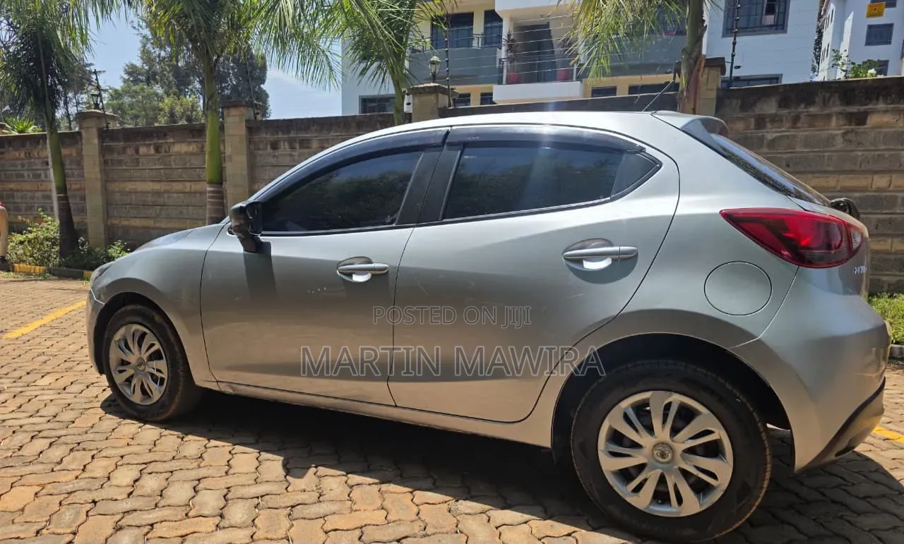 Mazda Demio 2016 Silver