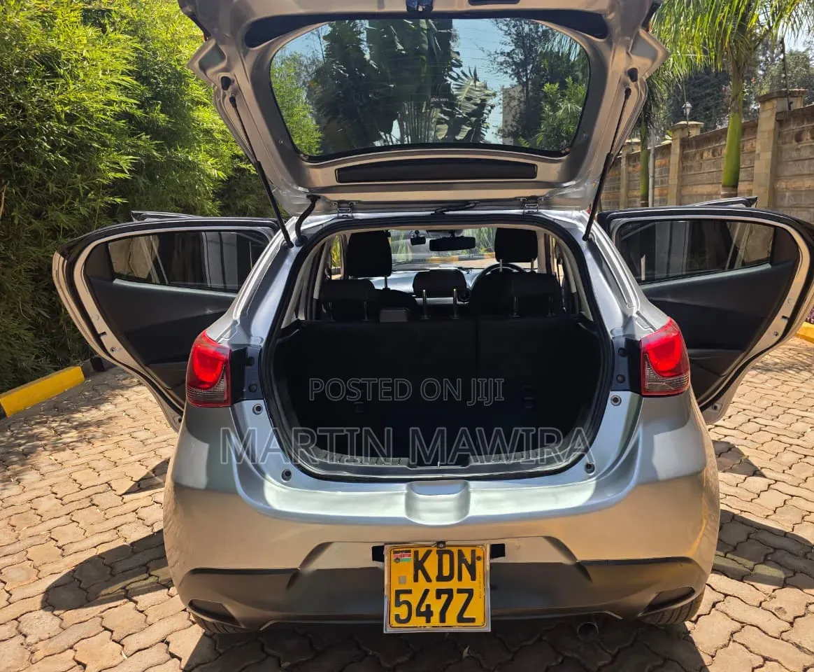 Mazda Demio 2016 Silver