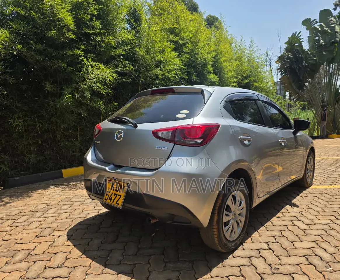 Mazda Demio 2016 Silver