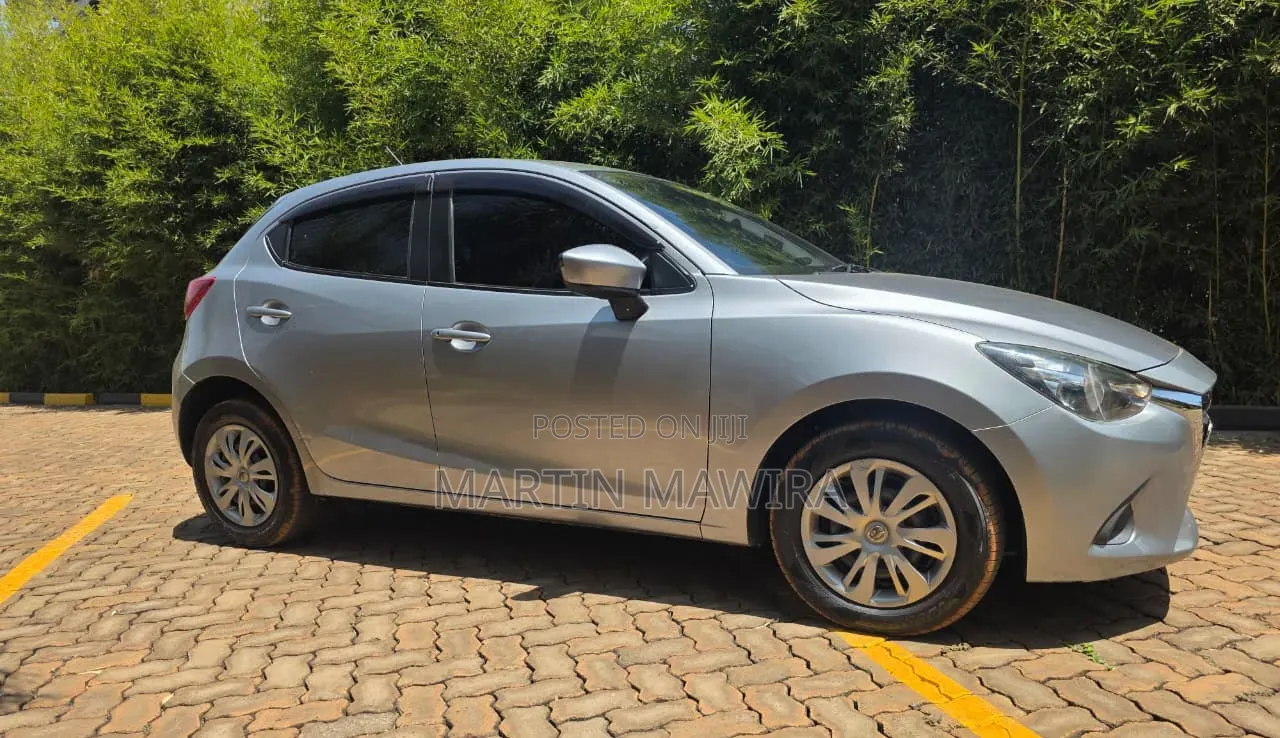 Mazda Demio 2016 Silver