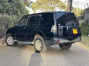 Mitsubishi Pajero 2010 Black