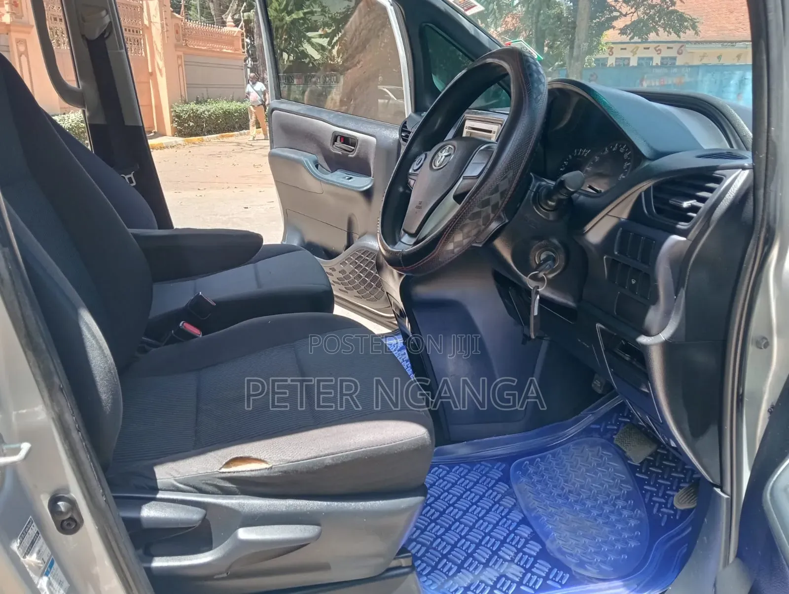 Toyota Noah 2014 Silver