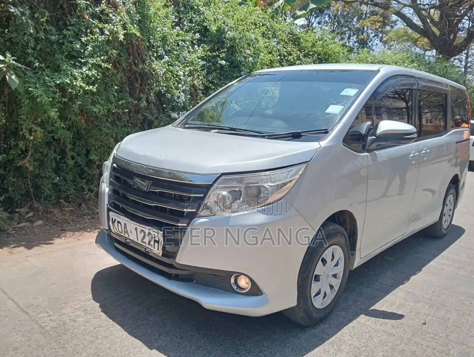 Toyota Noah 2014 Silver