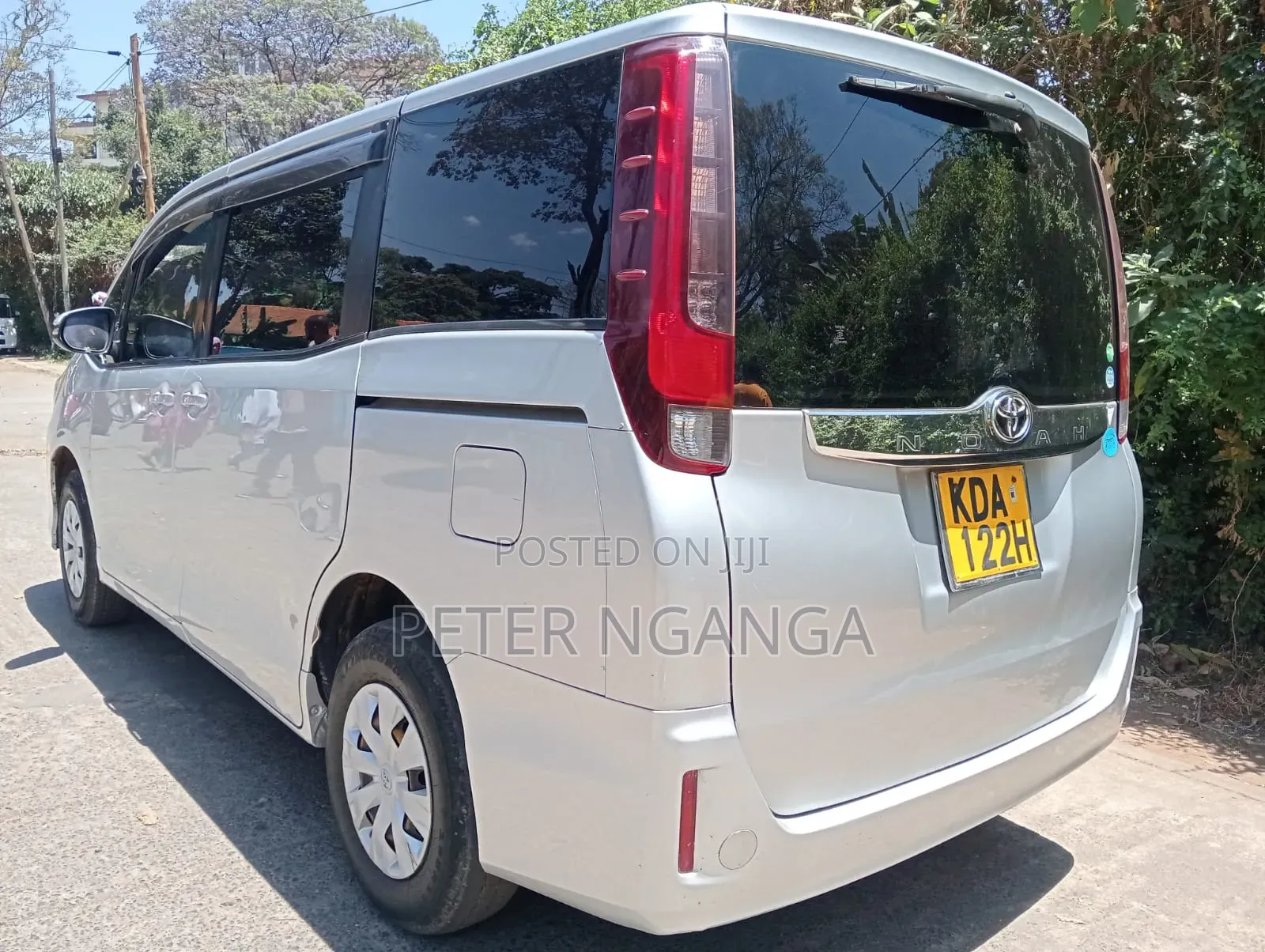 Toyota Noah 2014 Silver