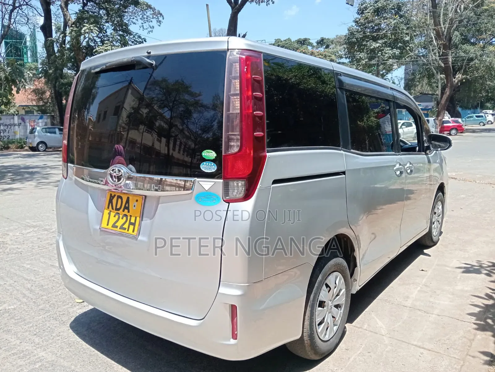 Toyota Noah 2014 Silver