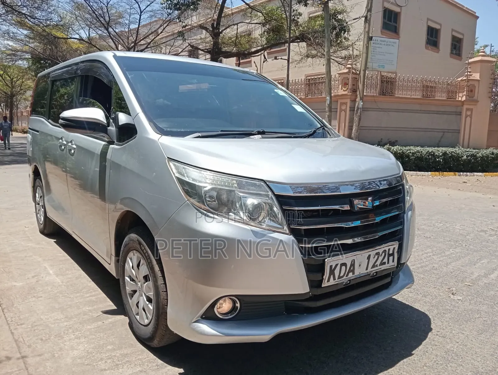 Toyota Noah 2014 Silver