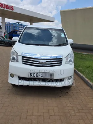 Toyota Noah 2012 White