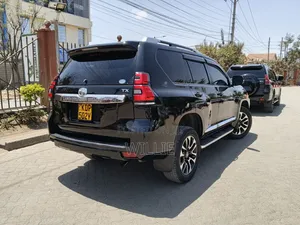 Toyota Land Cruiser Prado 2017 Black
