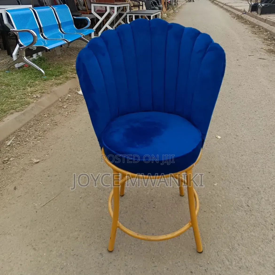 Stylish Flower-Shaped Manicure Seat or Beaty Parlour Seat.