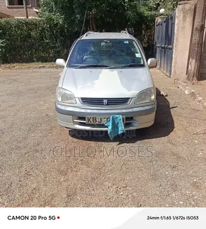 Toyota Raum 1.5 AWD 1998 Gold