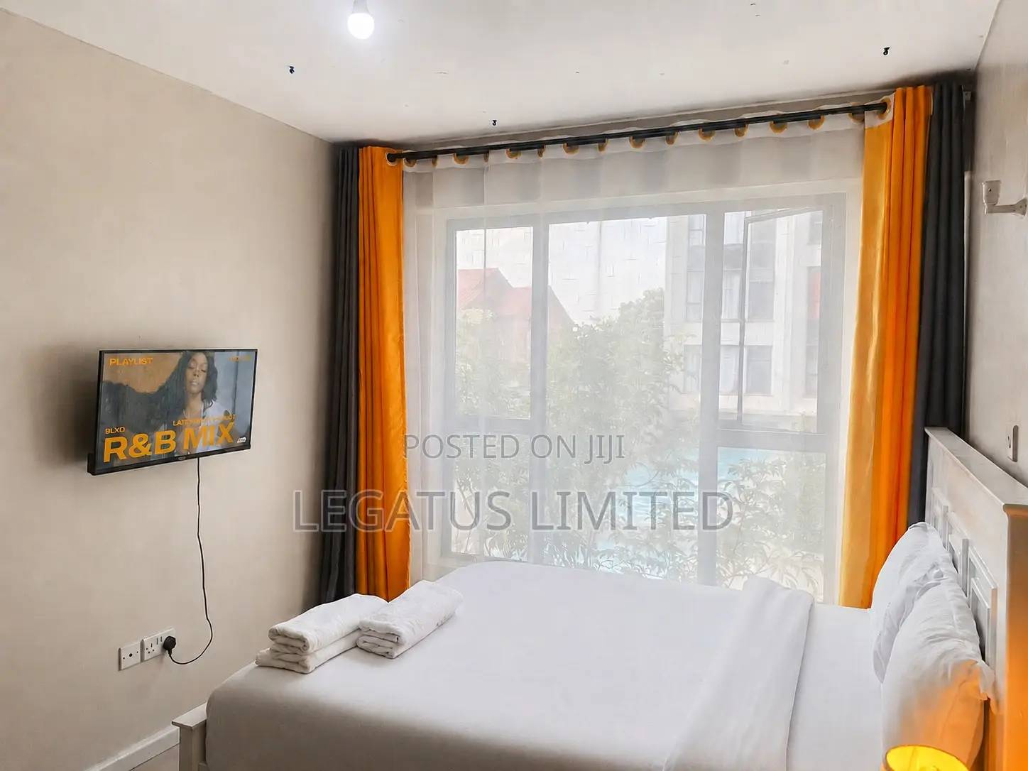 Spacious Poolside 2BR | WiFi Parking | Legatus