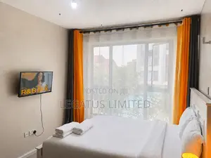 Spacious Poolside 2BR | WiFi Parking | Legatus