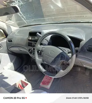 Toyota Raum 1.5 AWD 1998 Gold