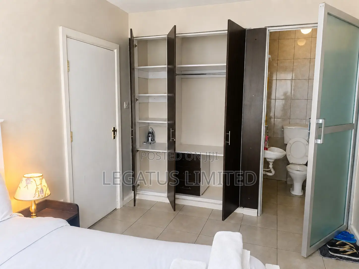 Spacious Poolside 2BR | WiFi Parking | Legatus