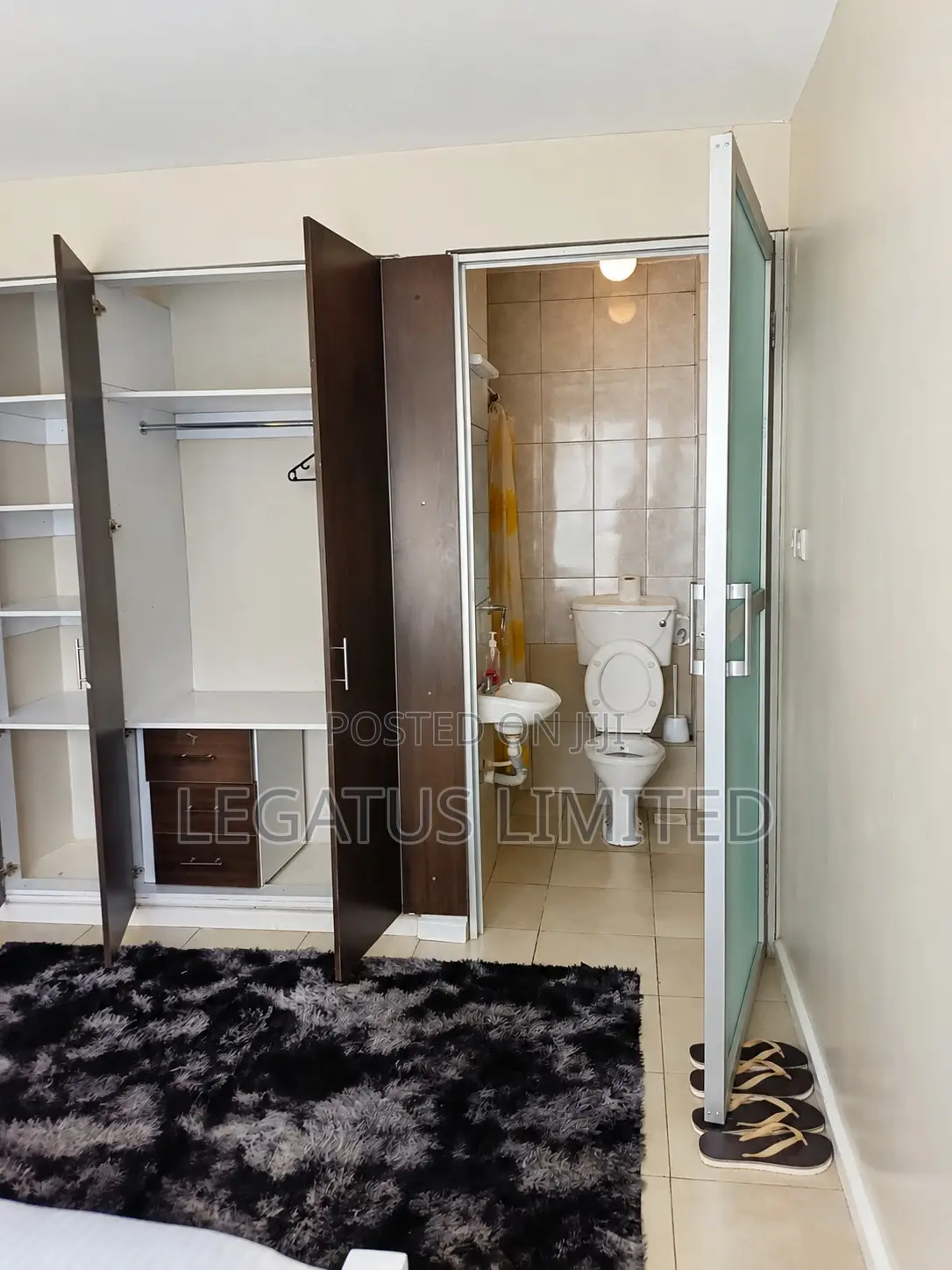 Spacious Poolside 2BR | WiFi Parking | Legatus