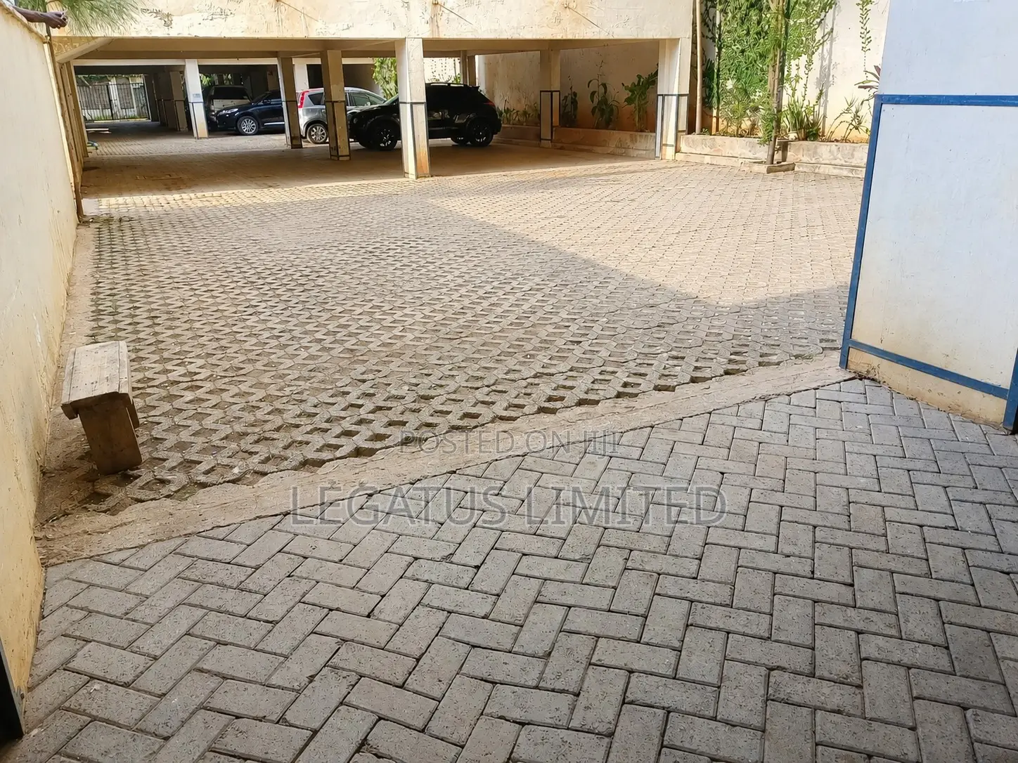 Spacious Poolside 2BR | WiFi Parking | Legatus