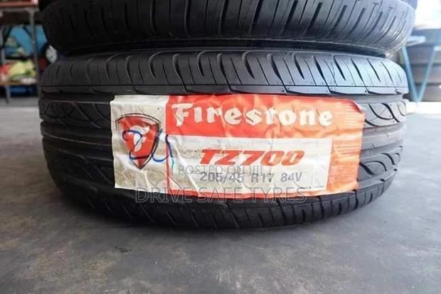 205/40 R17 Firestone Tyre - main view