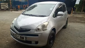 Toyota Ractis 2009 Gray