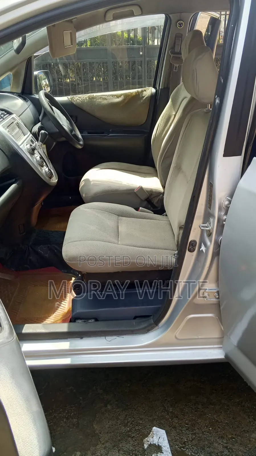 Toyota Ractis 2009 Gray