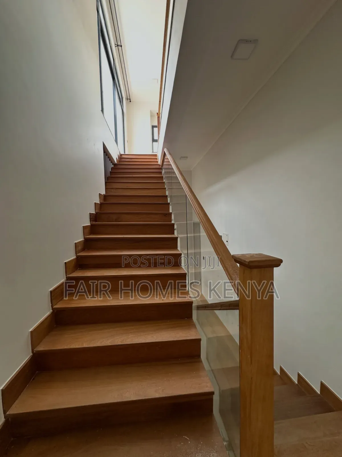 5bdrm Townhouse / Terrace in Maji Mazuri, Muthangari for rent