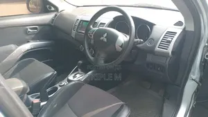 Mitsubishi Outlander 2011 Silver