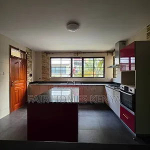 5bdrm Townhouse / Terrace in Lavington Green, Muthangari for rent