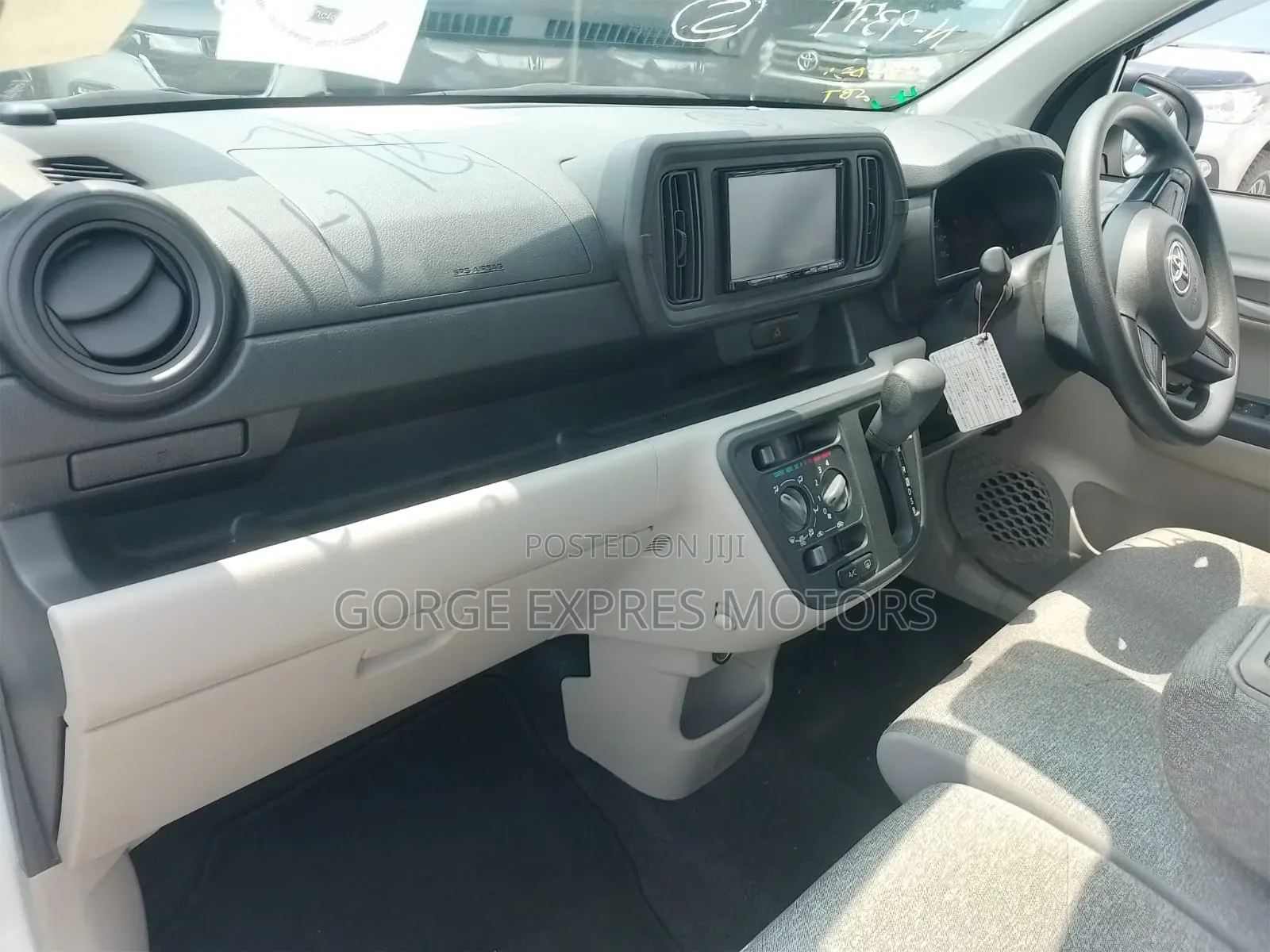 Toyota Passo 2019 White