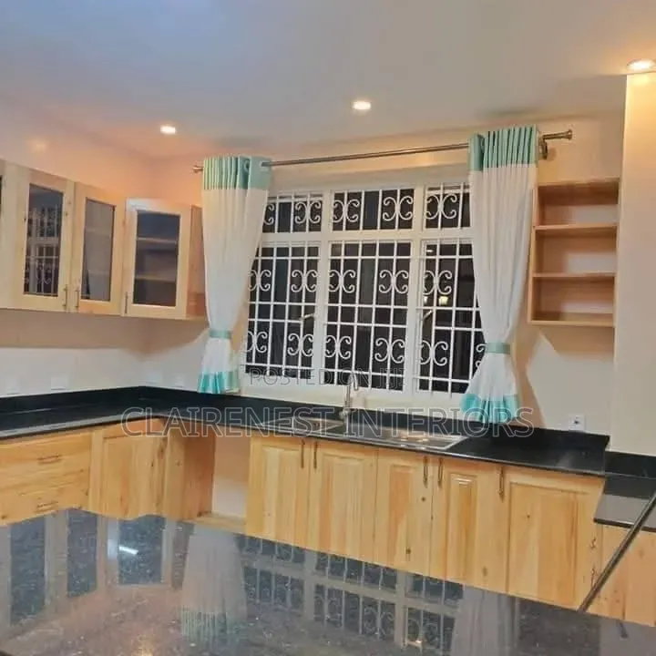Well Stitched Kitchen Curtain Set