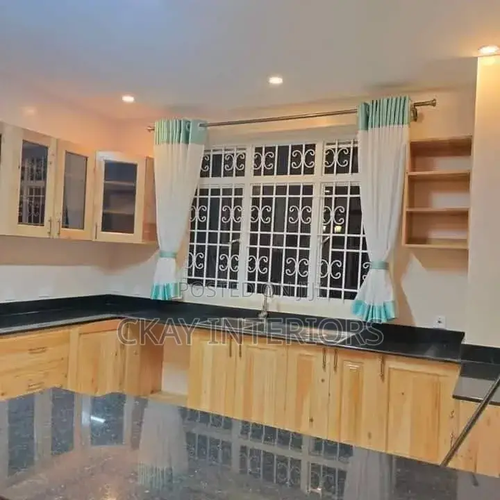 Well Stitched Kitchen Curtain Set