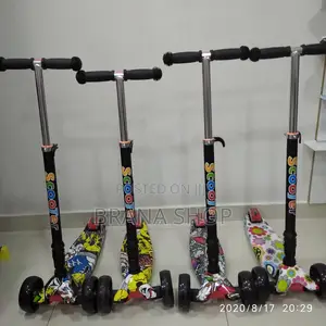 3-Wheel Lean-to-Steer Kids' Scooter Graffiti
