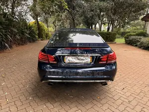 Mercedes-Benz E220 2010 Blue