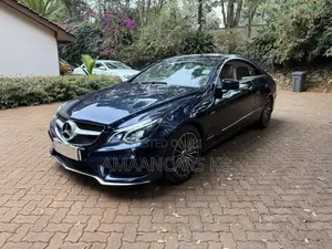 Mercedes-Benz E220 2010 Blue
