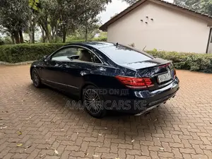 Mercedes-Benz E220 2010 Blue
