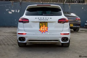 Porsche Cayenne 2017 White
