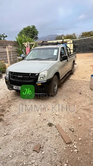 Isuzu D-MAX 2012 Silver