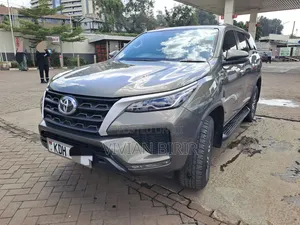 Toyota Fortuner 2022 Gray